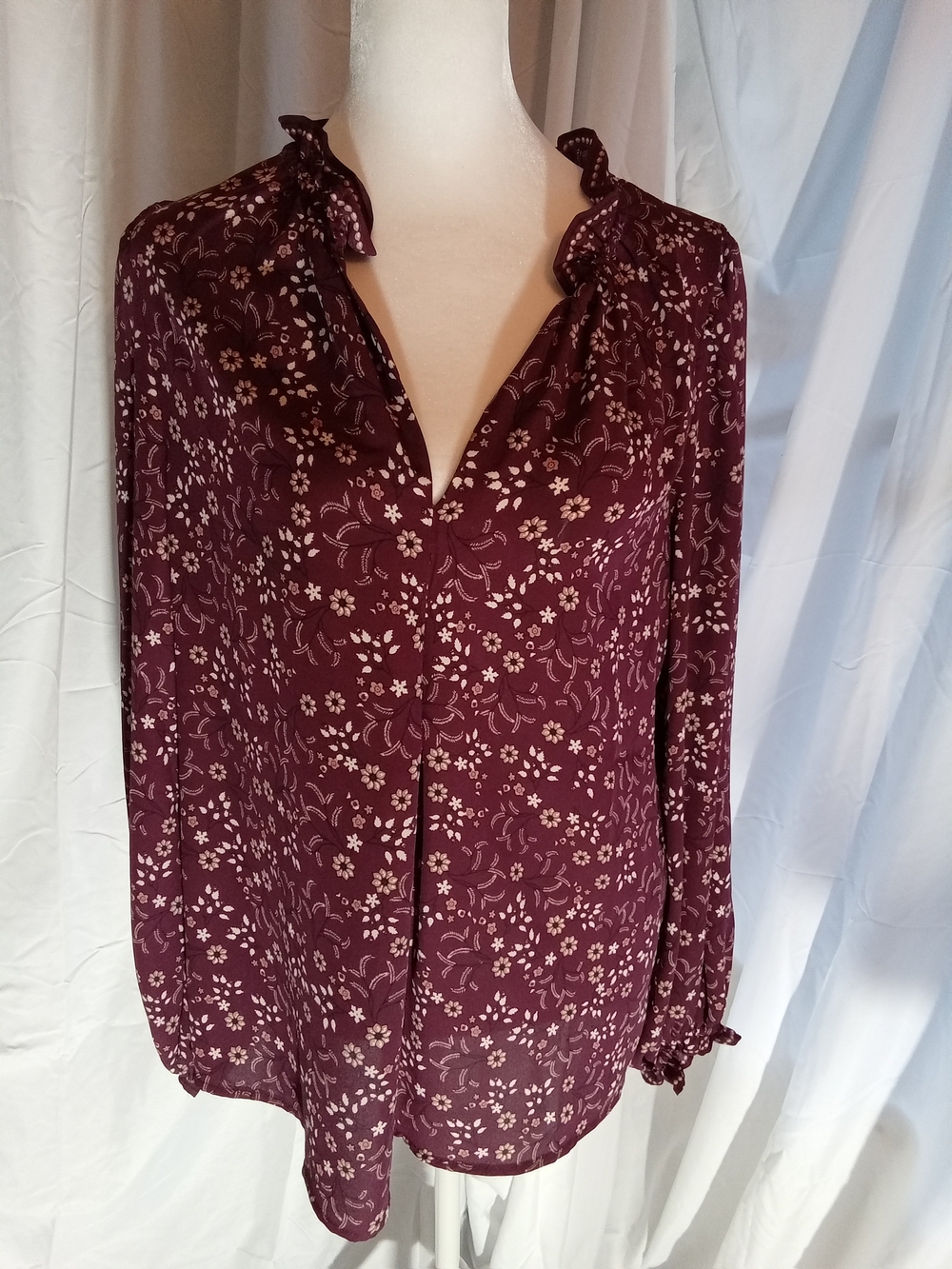 Max Studio Burgundy Floral Ruffle V-Neck Blouse S‎
